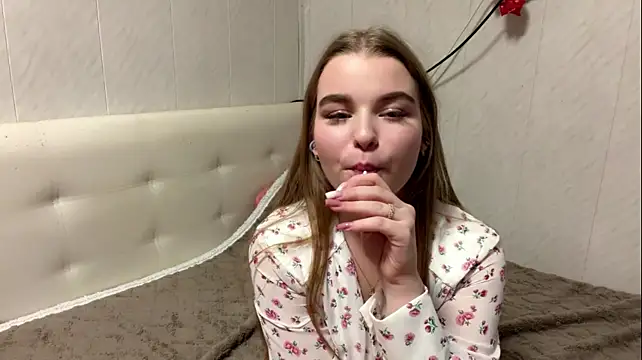 LiviaSmelser stripchat live cam model