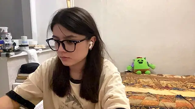 SaintMari stripchat live cam model