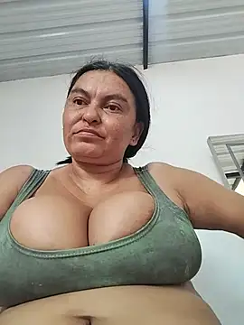 Horny-Mommy-Dirty stripchat live cam model
