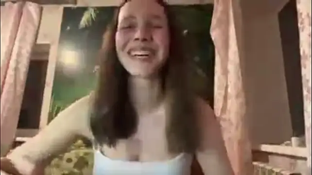 EllynDincher stripchat live cam model