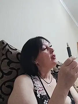 HelgaDennis stripchat live cam model