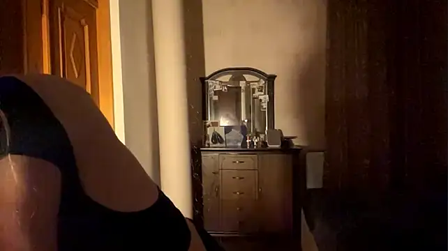 TarenOgilvie stripchat live cam model
