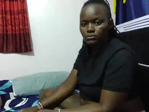 Queennyams stripchat live cam model