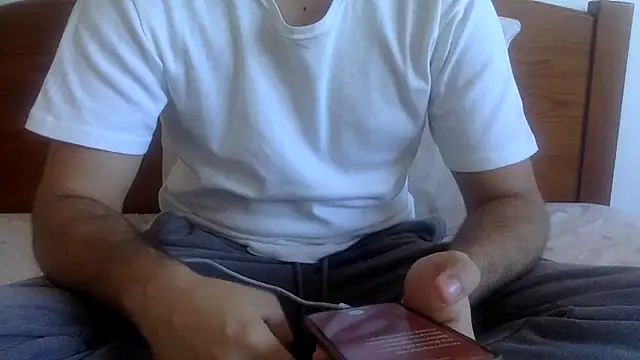Noflasherino stripchat live cam model
