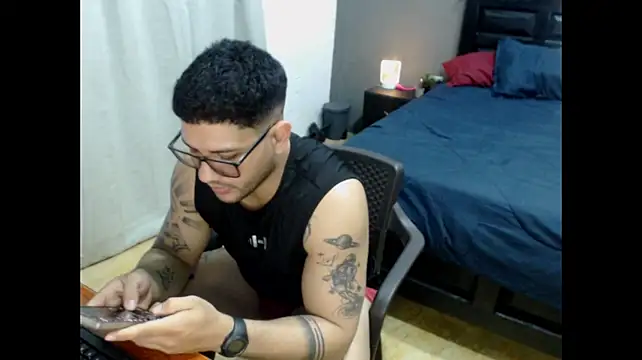 EnzoValera stripchat live cam model