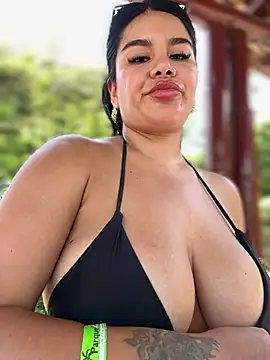 Issane_Peru stripchat live cam model