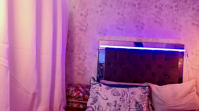 kathira_londres stripchat live cam model