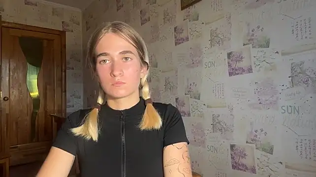 QuyenFarron stripchat live cam model