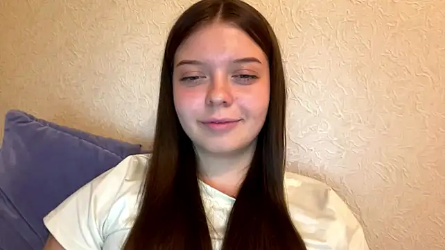 IvyWild stripchat live cam model
