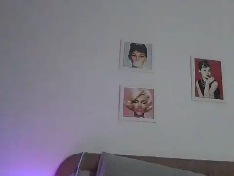 mel020103 stripchat live cam model