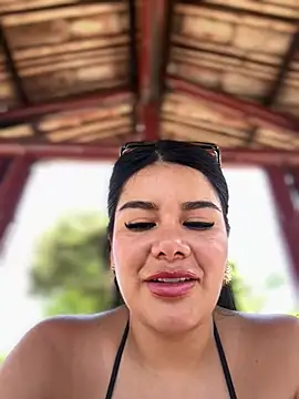 Issane_Peru stripchat live cam model