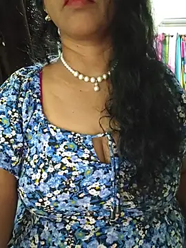 SRUTHI-8 stripchat live cam model