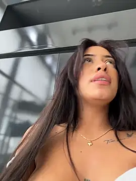 MystiqueXXX stripchat live cam model