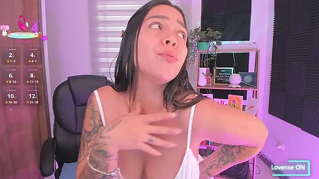 TaniaVelvet stripchat live cam model