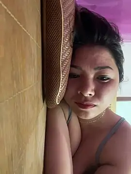 Phiea-nc94 stripchat live cam model