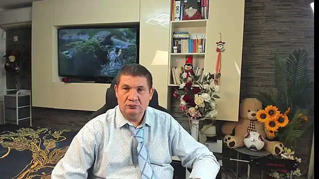 SpartacusDaddy48 stripchat live cam model