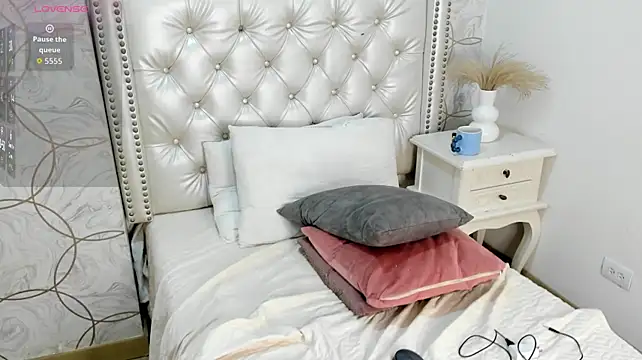 atenea_rouse stripchat live cam model