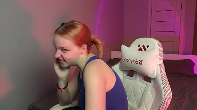 Bloom_win stripchat live cam model