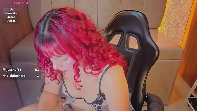 Naty_Red_v stripchat live cam model
