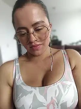 Luna_Rose1 stripchat live cam model