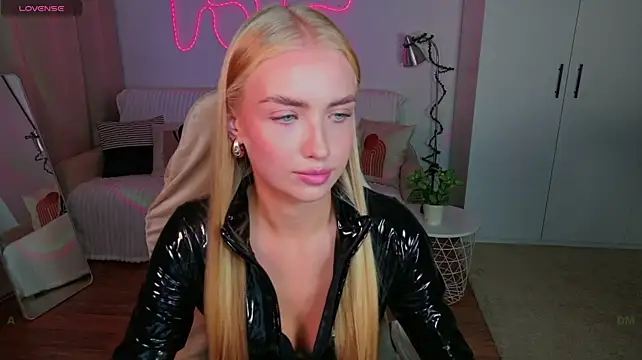 TessaGrays stripchat live cam model