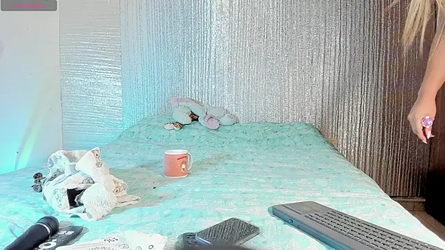Foxxymiss stripchat live cam model