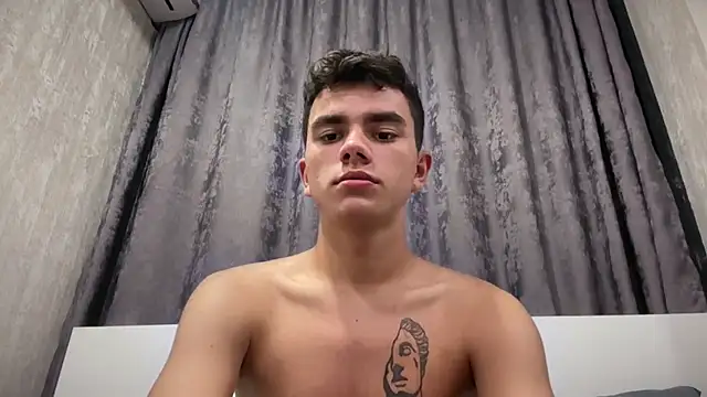 Just_Max02 stripchat live cam model