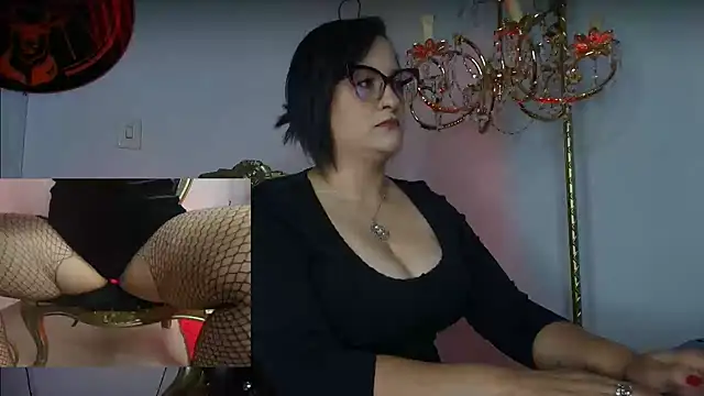 kiara-voss stripchat live cam model