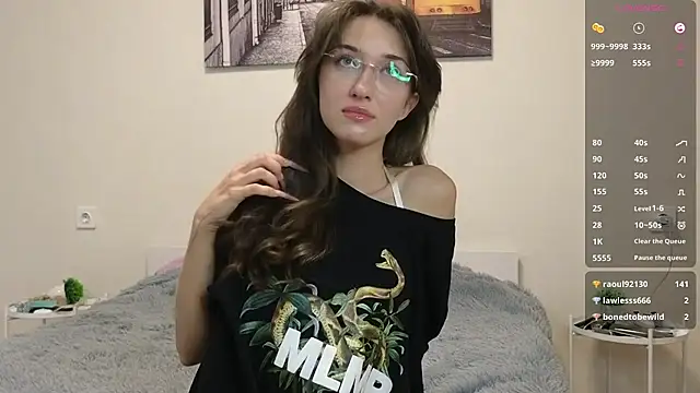 SoftnessRi stripchat live cam model