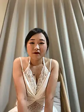 yaapinn stripchat live cam model