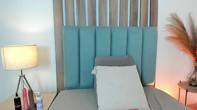GahiaBelucci stripchat live cam model