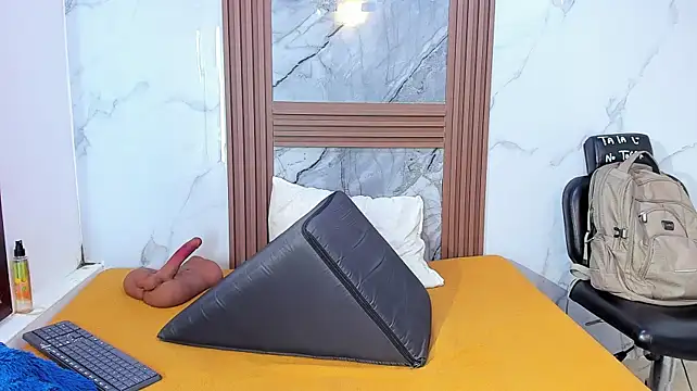 LiaHarriss stripchat live cam model