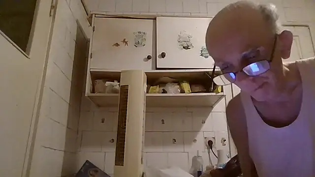 mariusica1@xh stripchat live cam model