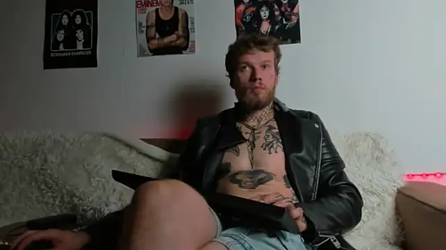 Huntall77 stripchat live cam model