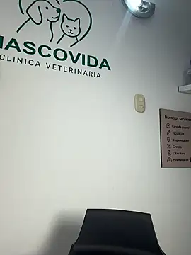 Nahomy_benet stripchat live cam model