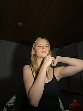 YoungGermanKiki18 stripchat live cam model