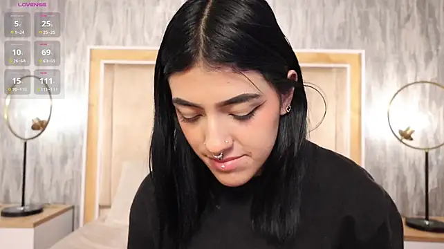 Naomi-Collins stripchat live cam model