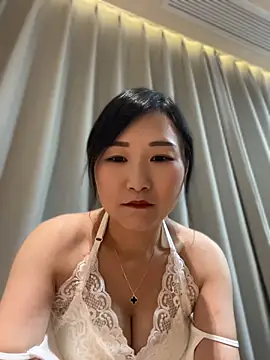yaapinn stripchat live cam model