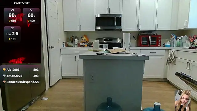 Blondiewithanass stripchat live cam model