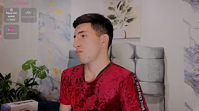Un_Sluttyy stripchat live cam model