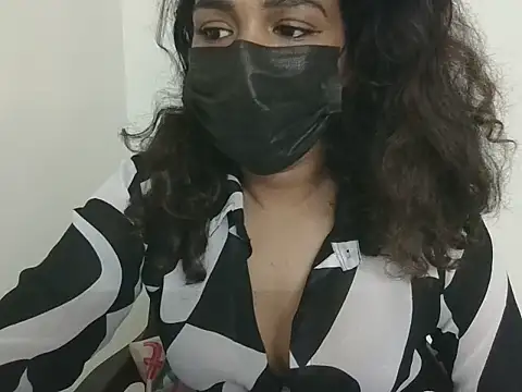 Itsme_riya stripchat live cam model