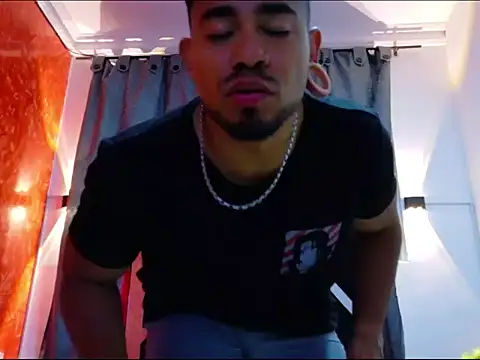 DrakeEvans stripchat live cam model
