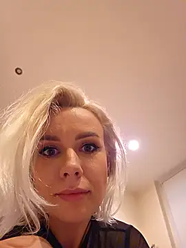 AureliaDoux stripchat live cam model