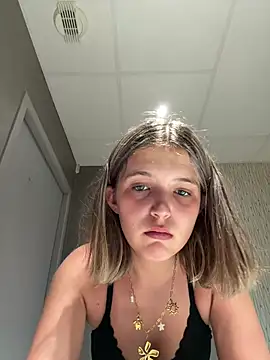 Louna-Emma stripchat live cam model