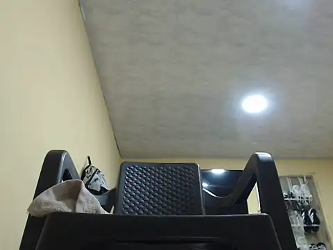 musclebody12 stripchat live cam model