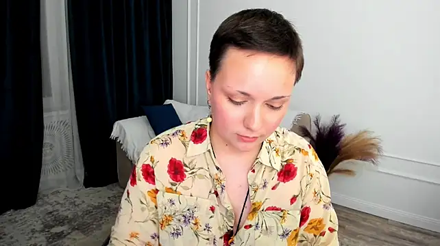 GoldenHazee stripchat live cam model