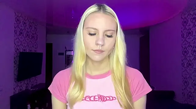 MildredGuckes stripchat live cam model