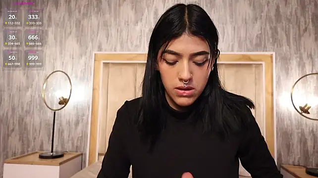Naomi-Collins stripchat live cam model