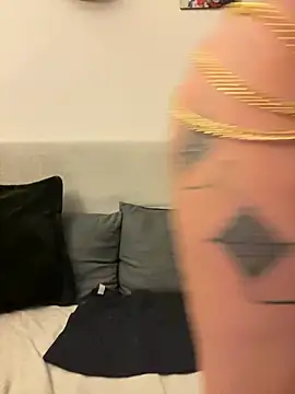 Alicedomi8 stripchat live cam model