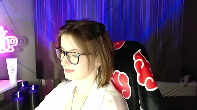 LunaXcherry stripchat live cam model